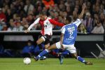 03-10-2009: Voetbal: Eredivisie:Feyenoord-RKC: Rotterdam
Karim El Ahmadi ontwijkt de tackle van Dustley Mulder

Foto: Edwin Verheul